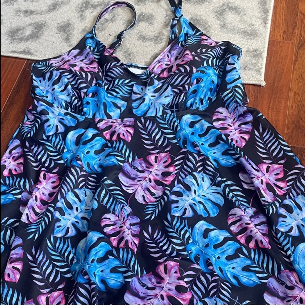 ⭐️Women’s Tropical Leaf Bathing Suit Tankini Top- Size 3XL Beautiful colors!